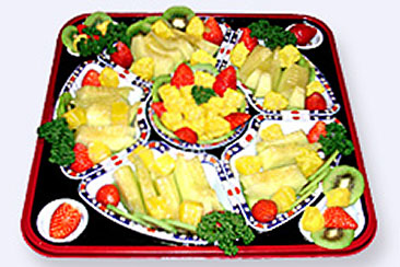 角フルーツ盛り合わせ10人前  10,000円より（メロン・パイン・ストロベリー・キウイなど）